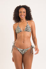 Load image into Gallery viewer, Model Front: Rio De Sol Bottom Bottom Wild-Black Lacinho