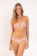 Load image into Gallery viewer, Model Front: Rio De Sol Top Top Ditsy-Sky Mavi