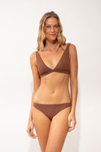 Load image into Gallery viewer, Model Front: Rio De Sol Set Set Sand-Cappuccino Alba Leblon
