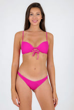 Load image into Gallery viewer, Model Front: Rio De Sol Top Top Cotele-Amaranto Balconet-Pushup