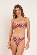 Load image into Gallery viewer, Model Front: Rio De Sol Set Set Dune Kelli Nice-Fio
