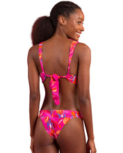 Load image into Gallery viewer, Image 07: Rio De Sol Set Set Flavors Halter-Marina Essential-Cos
