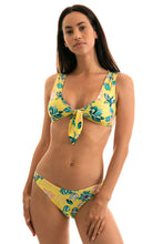 Load image into Gallery viewer, Model Front: Rio De Sol Top Top Florescer Highleg

