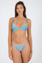 Load image into Gallery viewer, Model Front: Rio De Sol Set Set Mirante Tri-Fixo California
