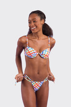 Load image into Gallery viewer, Model Front: Rio De Sol Set Set Square Kyra Pipa
