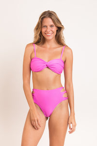 Model Front: Rio De Sol Top Top Vita-Pink Twist